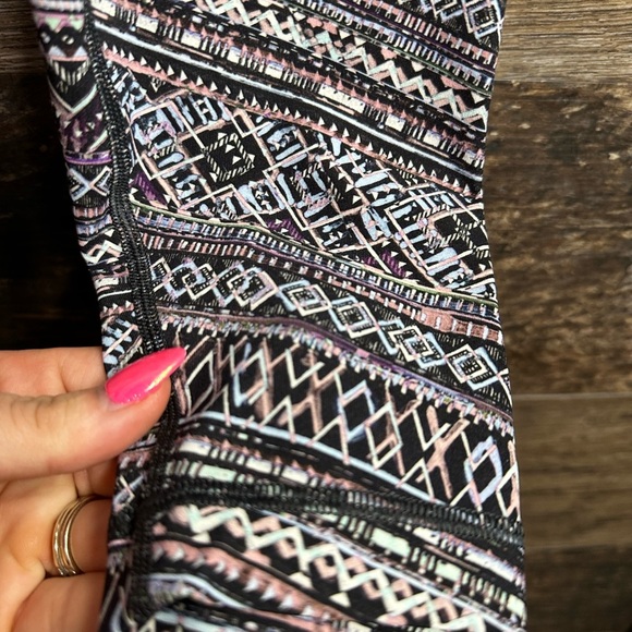 Lululemon Athletica Geometric Pattern Black White Blue Pink Full Length Leggings - Picture 7 of 9